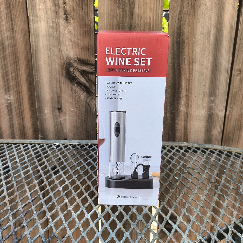 CIRCLE JOY | New In Box Electric Wine Set - Silver 5 Piece